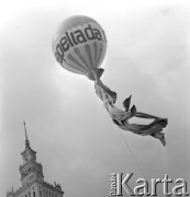 28.05.1972, Warszawa, Polska.
 Balon z napisem 