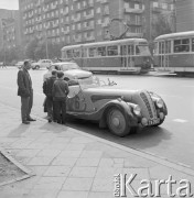 30.08.1972, Warszawa, Polska.
 Samochód retro.
 Fot. Jarosław Tarań, zbiory Ośrodka KARTA [72-132]
   
