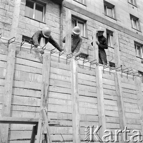 13.04.1972, Warszawa, Polska.
Budowa Trasy Łazienkowskiej.
Fot. Jarosław Tarań, zbiory Ośrodka KARTA [72-232]
 

