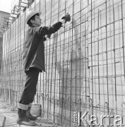 13.04.1972, Warszawa, Polska.
Budowa Trasy Łazienkowskiej.
Fot. Jarosław Tarań, zbiory Ośrodka KARTA [72-232]
 
