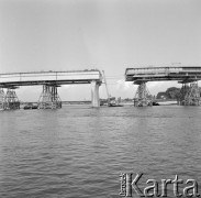 11.09.1973, Warszawa, Polska.
 Most Łazienkowski w budowie.
 Fot. Jarosław Tarań, zbiory Ośrodka KARTA [73-10]
   
