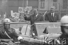 Maj 1973, Warszawa, Polska.
 Wizyta Leonida Breżniewa, gość w samochodzie z Edwardem Gierkiem.
 Fot. Jarosław Tarań, zbiory Ośrodka KARTA [73-138]
   
