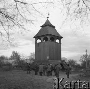 22.04.1974, Polska
Drewniana wieża dzwonnicy.
Fot. Jarosław Tarań, zbiory Ośrodka KARTA [74-35]
 
