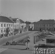 Maj 1974, Stary Konin, Polska
Kamieniczki przy Rynku.
Fot. Jarosław Tarań, zbiory Ośrodka KARTA [74-37]
 
