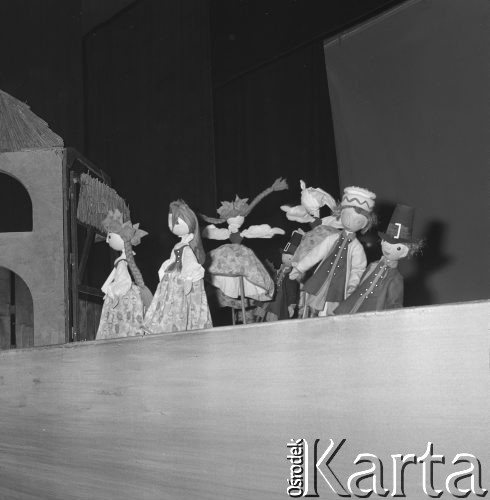 19.11.1974, Polska
Przedstawienie w teatrze lalkowym.
Fot. Jarosław Tarań, zbiory Ośrodka KARTA [74-6]
 
