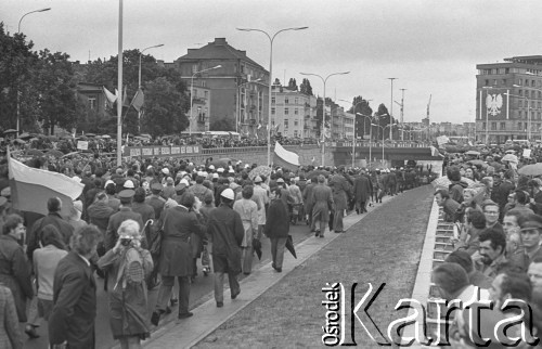 19.07.1974, Warszawa, Polska.
Otwarcie Trasy Łazienkowskiej.
Fot. Jarosław Tarań, zbiory Ośrodka KARTA [74-210]
 
