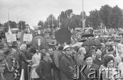 19.07.1974, Warszawa, Polska.
Otwarcie Trasy Łazienkowskiej, w pierwszym szeregu m.in. premier Piotr Jaroszewicz, Józef Kępa, Edward Gierek.
Fot. Jarosław Tarań, zbiory Ośrodka KARTA [74-210]
 
