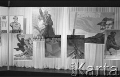 15.11.1975, Warszawa, Polska.
Wystawa plakatu politycznego, hasła na plakatach: 