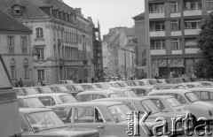 11.06.1975, Warszawa, Polska.
Parking w okolicach Starówki.
Fot. Jarosław Tarań, zbiory Ośrodka KARTA [75-57]
 
