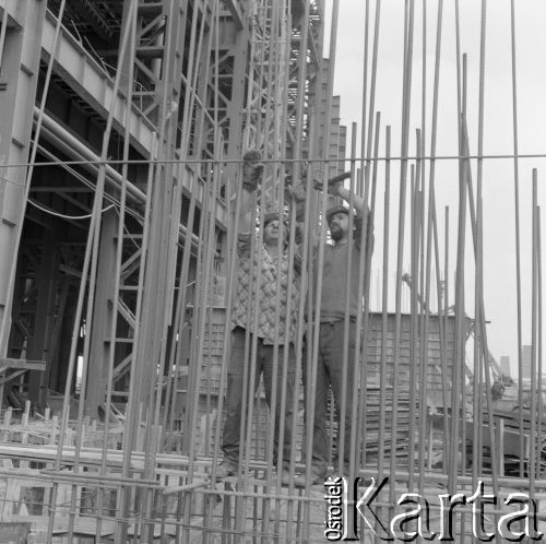 18.05.1976, Katowice, Polska
Huta Katowice w budowie.
Fot. Jarosław Tarań, zbiory Ośrodka KARTA [76-209]

