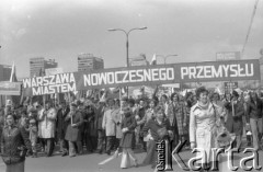 1.05.1976, Warszawa, Polska.
Pochód pierwszomajowy, hasło na transparencie: 