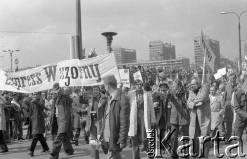1.05.1976, Warszawa, Polska.
Pochód pierwszomajowy, pracownicy 