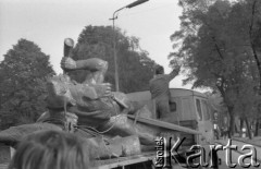 1.10.1976, Kraków, Polska
Transport elementów odbudowanego Pomnika Grunwaldzkiego.
Fot. Jarosław Tarań, zbiory Ośrodka KARTA [76-2]

