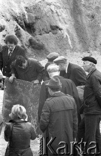 27.04.1977, Glinojeck, Polska
Eksperyment doświadczalny - platerowanie wybuchem.
Fot. Jarosław Tarań, zbiory Ośrodka KARTA [77-53]
