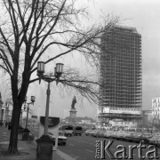 10.11.1977, Warszawa, Polska.
Plac Dzierżyńskiego, pomnik patrona placu i 