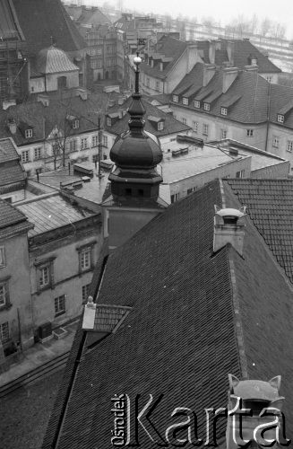 Grudzień 1980, Warszawa, Polska.
Widok Starego Miasta, fotografia wykonana z wieży zegarowej Zamku Królewskiego.
Fot. Jarosław Tarań, zbiory Ośrodka KARTA [80-38]