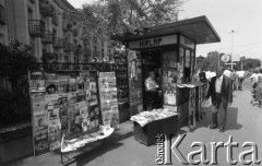 Czerwiec 1980, Budapeszt, Węgry
Fragment miasta, kiosk z gazetami, wśród tytułów zagranicznych tygodnik satyryczny 
