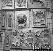 15.02.1981, Polska
Elementy kopiowanych Drzwi Płockich.
Fot. Jarosław Tarań, zbiory Ośrodka KARTA [81-22] 

