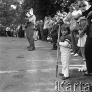 1983, Koszalin, Polska
Festiwal Orkiestr Dętych Ochotniczych Straży Pożarnych, zgromadzona publiczność.
Fot. Jarosław Tarań, zbiory Ośrodka KARTA [83-9] 

