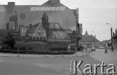 Wrzesień 1983, Olsztynek, Polska
Reklama skansenu na ścianie budynku, w tle Ratusz.
Fot. Jarosław Tarań, zbiory Ośrodka KARTA [83-29] 
