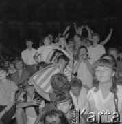Maj 1983, Warszawa, Polska.
Sala Kongresowa, wybory Miss Mazowsza - publiczność podczas koncertu zespołu 
