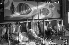 21-23.10.1985, Kołobrzeg, Polska
Port rybacki, produkcja i naprawa sieci.
Fot. Jarosław Tarań, zbiory Ośrodka KARTA [85-61] 
