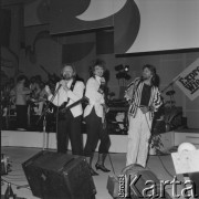 1986, Kraków, Polska.
Półfinał wyborów Miss Polonia, na scenie zespół 