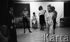 Kwiecień 1987, Karpacz, Polska
Wybory Miss Polonia 1987, zgrupowanie przedfinałowe, dziewczyny podczas zajęć z choreografii.
Fot. Jarosław Tarań, zbiory Ośrodka KARTA [87-10] 

