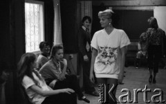 Kwiecień 1987, Karpacz, Polska
Wybory Miss Polonia 1987, zgrupowanie przedfinałowe, dziewczyny podczas zajęć z choreografii.
Fot. Jarosław Tarań, zbiory Ośrodka KARTA [87-11] 
