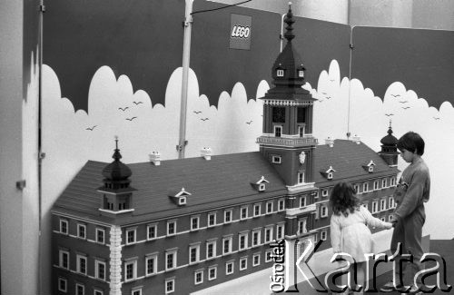 Czerwiec 1988, Warszawa, Polska.
Pałac Kultury i Nauki, wystawa konstrukcji z klocków 