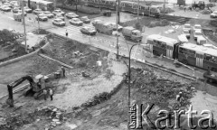 1988, Warszawa, Polska.
Przebudowa Placu Zawiszy, samochody stojące w korku.
Fot. Jarosław Tarań, zbiory Ośrodka KARTA [88-50] 
