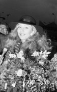 1988, Warszawa, Polska.
Monika Nowosadko, Miss Polonia 1987, powracająca z Londynu.
Fot. Jarosław Tarań, zbiory Ośrodka KARTA [88-66] 
