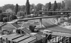 Maj 1988, Warszawa, Polska.
Remont Mostu Poniatowskiego, budowa wiaduktu i kładki dla pieszych.
Fot. Jarosław Tarań, zbiory Ośrodka KARTA [88-38]