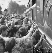 9.09.1988, Warszawa, Polska.
Orient Express Paryż-Hong-Kong na Dworcu Głównym w Warszawie.
Fot. Jarosław Tarań, zbiory Ośrodka KARTA [88-56] 
