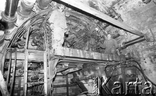1988-1989, Warszawa, Polska.
Budowa linii metra, drążenie podziemnego tunelu.
Fot. Jarosław Tarań, zbiory Ośrodka KARTA [89-70] 

