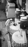 Październik 1989, Guzów, Polska
Pracownik cukrowni w hali produkcyjnej.
Fot. Jarosław Tarań, zbiory Ośrodka KARTA [89-90] 
