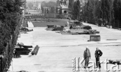1988-1989, Warszawa, Polska.
Remont Mostu Poniatowskiego, wymiana nawierzchni.
Fot. Jarosław Tarań, zbiory Ośrodka KARTA [89-48] 
