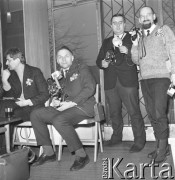 28.02.1968, Warszawa, Polska.
Fotografowie przed pokazem mody.
Fot. Jarosław Tarań, zbiory Ośrodka KARTA