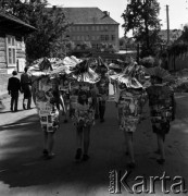 04.05.1968, Łysa Góra, woj. Kraków, Polska
Migawki z Łysej Góry. Festyn uczniowski w czasie 