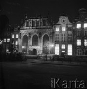 04.02.1968, Gdańsk, Polska.
Stare Miasto nocą, Dwór Artusa.
Fot. Jarosław Tarań, zbiory Ośrodka KARTA