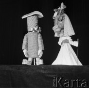1968, Warszawa, Polska.
Teatr Lalek Guliwer. Kukiełki teatralne za parawanem.
Fot. Jarosław Tarań, zbiory Ośrodka KARTA