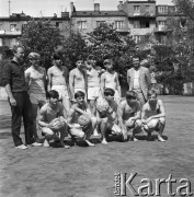 Maj 1968, Warszawa, Polska.
Chłopcy ze szkolnej drużyny koszykówki.
Fot. Jarosław Tarań, zbiory Ośrodka KARTA