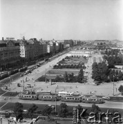 1968, Warszawa, Polska.
Widok na skrzyżowanie ulicy Marszałkowskiej i Alej Jerozolimskich, z lewej budynek hotelu 
