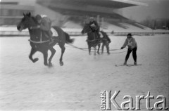 24.02.1963, Warszawa, Polska.
Sporty zimowe na Służewcu.
Fot. Jarosław Tarań, zbiory Ośrodka KARTA [63-06]

