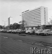 1968, Katowice, Polska.
Centrum w Katowicach, na pierwszym planie budynek hotelu 