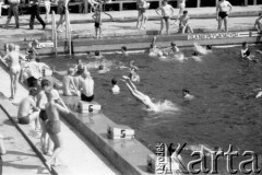 15.05.1963, Warszawa, Polska.
Początek sezonu kąpielowego na basenie 