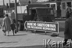 18.04.1963, Warszawa, Polska.
Napis informacyjny dla przechodniów: 
