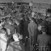 1963, Warszawa, Polska.
Otwarcie nowego sklepu spożywczego.
Fot. Jarosław Tarań, zbiory Ośrodka KARTA [63-129]

