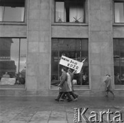 Pańdziernik 1963, Warszawa, Polska.
Wizyta radzieckich kosmonautów.
Fot. Jarosław Tarań, zbiory Ośrodka KARTA [63-145]

