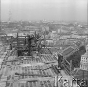 Sierpień 1963, Warszawa, Polska.
Robotnicy budujący Dom Studencki 